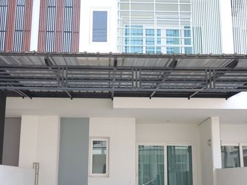 Stunning 2-Bed Townhouse for Sale in Urbana 3, Tha Sala.