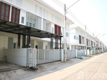 Stunning 2-Bed Townhouse for Sale in Urbana 3, Tha Sala.
