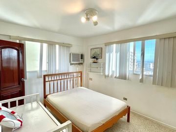 Edificio Sotavento: Salinas, frente al mar, amplio departamento en venta.
