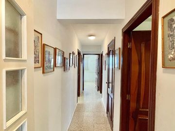 Edificio Sotavento: Salinas, frente al mar, amplio departamento en venta.