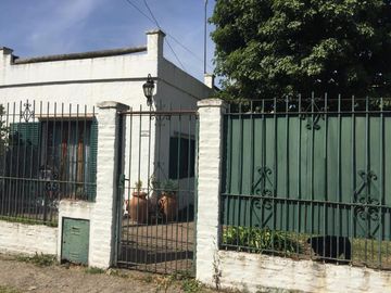 Venta de Casa 4 AMBIENTES, Ituzaingó.