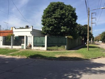 Venta de Casa 4 AMBIENTES, Ituzaingó.