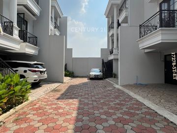 Dijual Rumah Brandnew Di Dalam Townhouse Di Lokasi Strategis