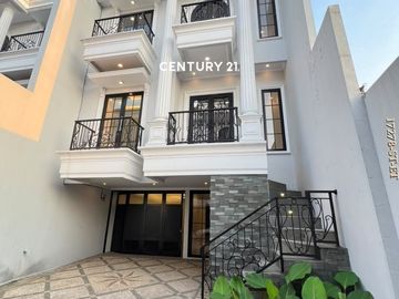 Dijual Rumah Brandnew Di Dalam Townhouse Di Lokasi Strategis