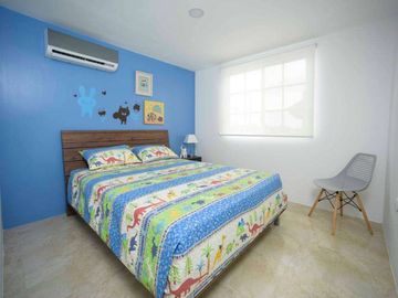Venta de Casa en Urbanización Casa laguna, Av. León Febres Cordero, cerca del Riocentro el Dorado.