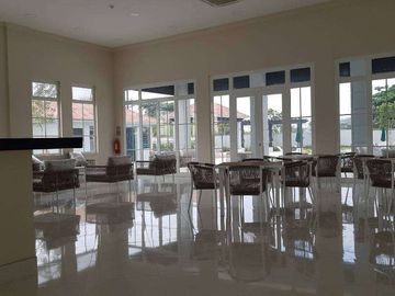 Venta de Casa en Urbanización Casa laguna, Av. León Febres Cordero, cerca del Riocentro el Dorado.