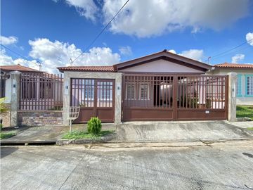 SE VENDE CASA EN MONTELIMAR EN $155,000 AM
