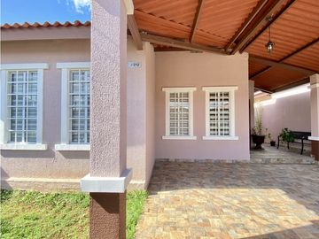 SE VENDE CASA EN MONTELIMAR EN $155,000 AM