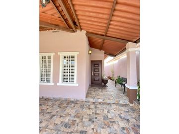 SE VENDE CASA EN MONTELIMAR EN $155,000 AM