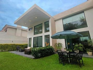 Casa con Alberca en venta El Palomar Tlajomulco de Zuñiga Sur