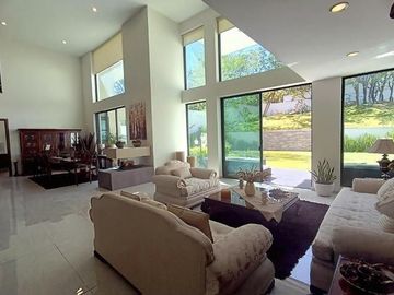 Casa con Alberca en venta El Palomar Tlajomulco de Zuñiga Sur