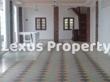 Dijual Bangunan pinggir jalan cocok untuk perkantoran atau Restoran Mewah