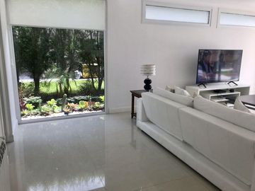 ALQUILER TEMPORARIO, NORDELTA EN EL EXCLUSIVO BARRIO DE CALETAS. DICIEMBRE, ENERO, FEBRERO Y MARZO