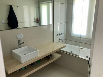 ALQUILER TEMPORARIO, NORDELTA EN EL EXCLUSIVO BARRIO DE CALETAS. DICIEMBRE, ENERO, FEBRERO Y MARZO