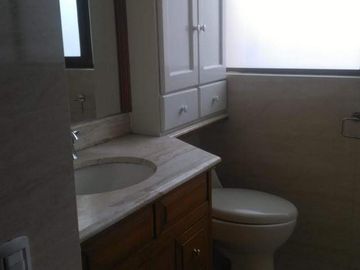 apartamento en venta en los rosales. Cod V20560