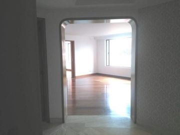 apartamento en venta en los rosales. Cod V20560