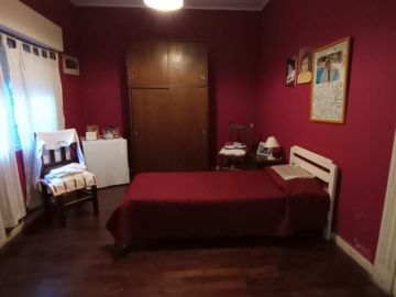 VENDE CASA CON LOCAL Y DEPARTAMENTO!
