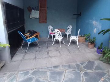 VENDE CASA CON LOCAL Y DEPARTAMENTO!