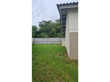 VENDO EXCELENTE Y AMPLIA VIVIENDA EN ARRAIJAN PLAYA DORADA LAS OLAS 3R