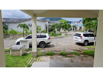 VENDO EXCELENTE Y AMPLIA VIVIENDA EN ARRAIJAN PLAYA DORADA LAS OLAS 3R