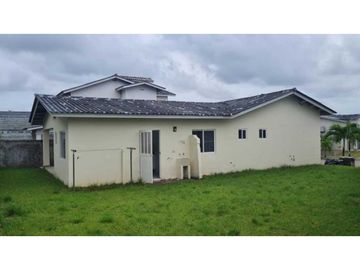 VENDO EXCELENTE Y AMPLIA VIVIENDA EN ARRAIJAN PLAYA DORADA LAS OLAS 3R
