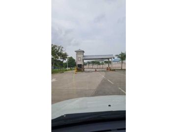 VENDO EXCELENTE Y AMPLIA VIVIENDA EN ARRAIJAN PLAYA DORADA LAS OLAS 3R