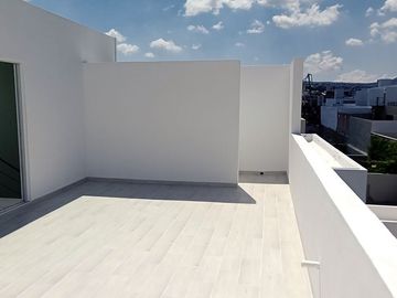 Excelente casa en Lomas de Juriquilla con Roof Garden J2