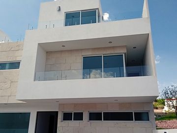 Excelente casa en Lomas de Juriquilla con Roof Garden J2
