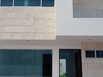 Excelente casa en Lomas de Juriquilla con Roof Garden J2