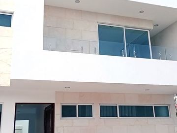 Excelente casa en Lomas de Juriquilla con Roof Garden J2