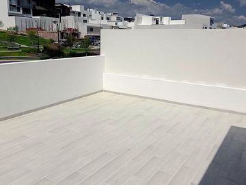 Excelente casa en Lomas de Juriquilla con Roof Garden J2