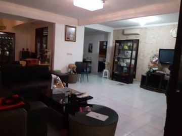 JUAL RUMAH SIAP HUNI TERAWAT LINGKUNGAN BAGUS DUREN SAWIT JAKARTA TIMUR