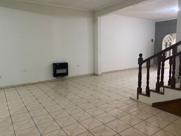CASA EN VENTA COL. PENSIONES CIVILES C.P. 31501 EN CD. CUAUHTEMOC, CHIHUAHUA.