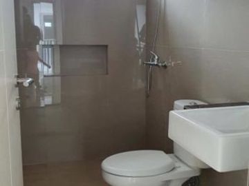 Rumah Gress Greenland Residence , Strategis