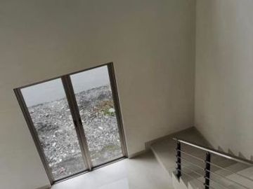 Rumah Gress Greenland Residence , Strategis