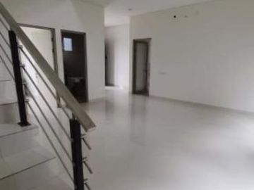 Rumah Gress Greenland Residence , Strategis