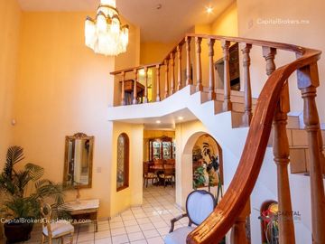 Casa de Lujo en Venta en Bugambilias cerca centro comercial