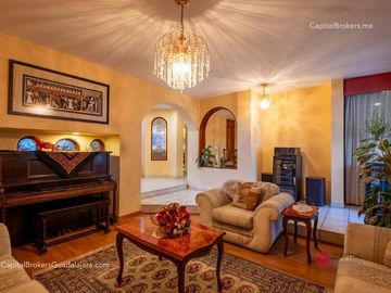 Casa de Lujo en Venta en Bugambilias cerca centro comercial