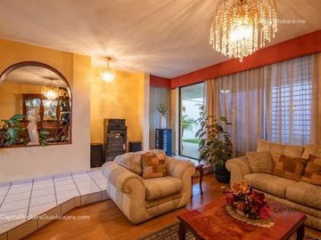 Casa de Lujo en Venta en Bugambilias cerca centro comercial