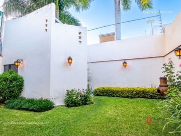 Casa de Lujo en Venta en Bugambilias cerca centro comercial