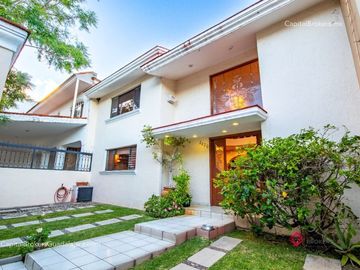 Casa de Lujo en Venta en Bugambilias cerca centro comercial