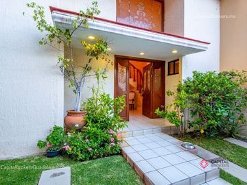 Casa de Lujo en Venta en Bugambilias cerca centro comercial