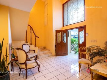 Casa de Lujo en Venta en Bugambilias cerca centro comercial
