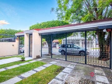 Casa de Lujo en Venta en Bugambilias cerca centro comercial
