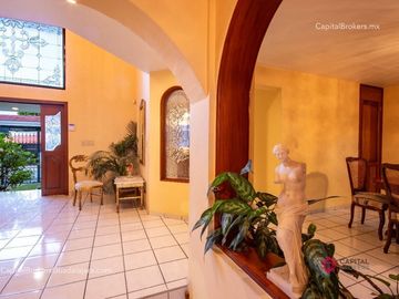 Casa de Lujo en Venta en Bugambilias cerca centro comercial