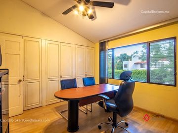 Casa de Lujo en Venta en Bugambilias cerca centro comercial