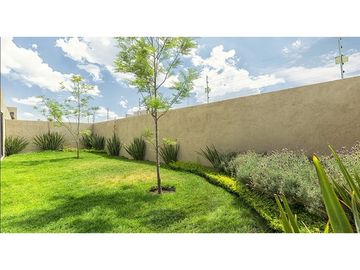 CASA EN VENTA DE UN PISO EN ZAKIA ZONA ZIRE EL MARQUES QUERETARO GAA