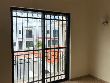 EN VENTA EXCELENTE CASA DE 3 RECAMARAS UNA EN PLANTA BAJA UBICADA EN SANTA FE