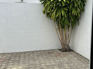 EN VENTA EXCELENTE CASA DE 3 RECAMARAS UNA EN PLANTA BAJA UBICADA EN SANTA FE