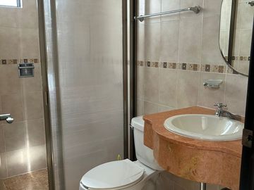 EN VENTA EXCELENTE CASA DE 3 RECAMARAS UNA EN PLANTA BAJA UBICADA EN SANTA FE